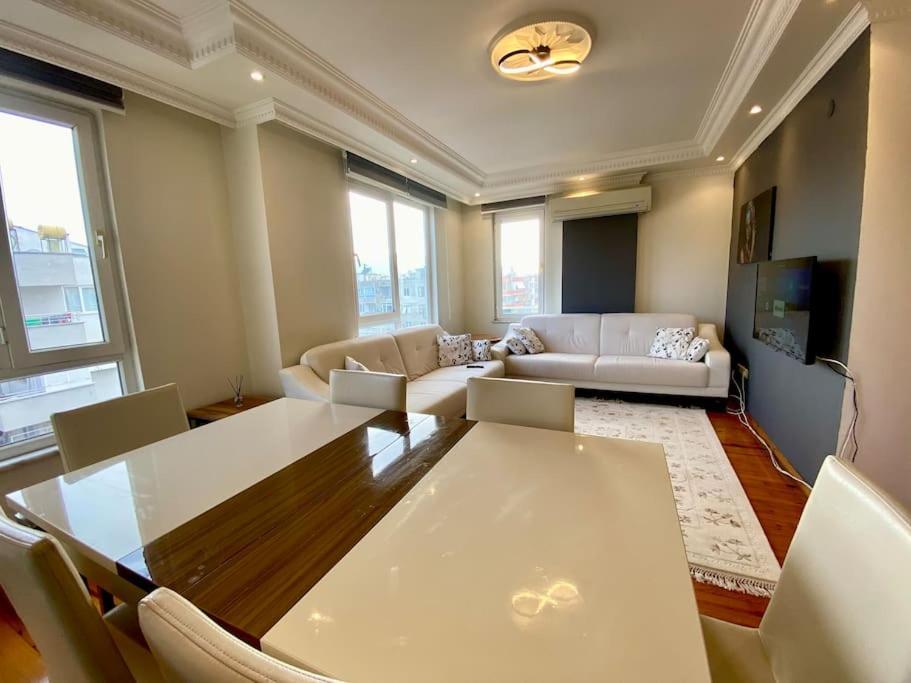 Denize 100 Mt 2+1 Merkezde * Alanya